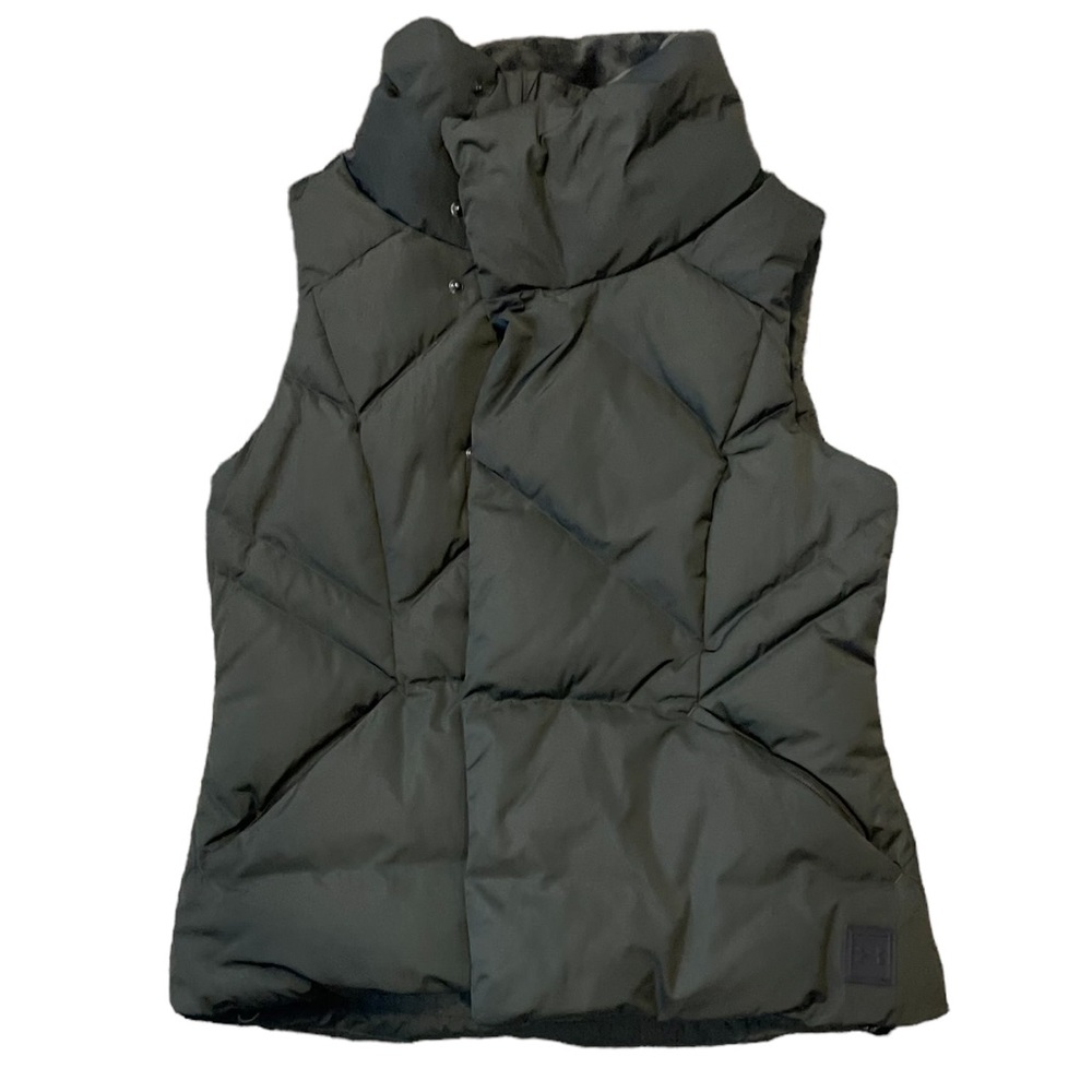 Like new! Under Armour dark green puffer medium